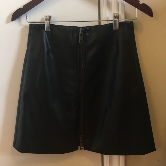 Aritzia Talula Zip Faux Leather Mini Skirt - Picture 3 of 9